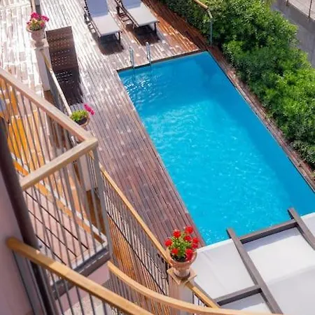 Dependance Con Piscina Paolone House Hébergement de vacances